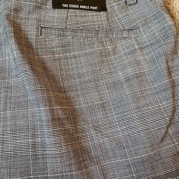 DKNY Women's Casual Suit Pants: Effortlessly Stylish and Comfortable - Picture 1 of 3